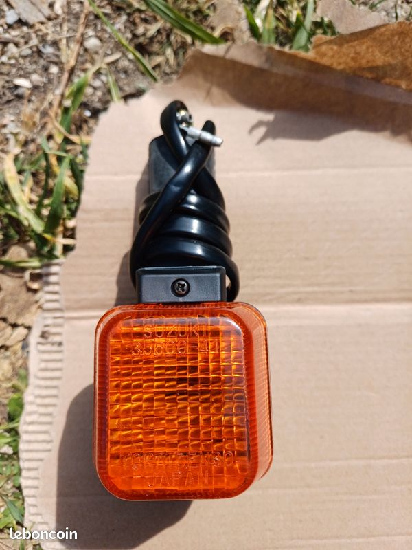 Clignotants Moto Courte Tige Pour Suzuki DR, Bandit, GSXR - Lot De 4, Ambre, étanches IP67 (modèles 1990-2018)