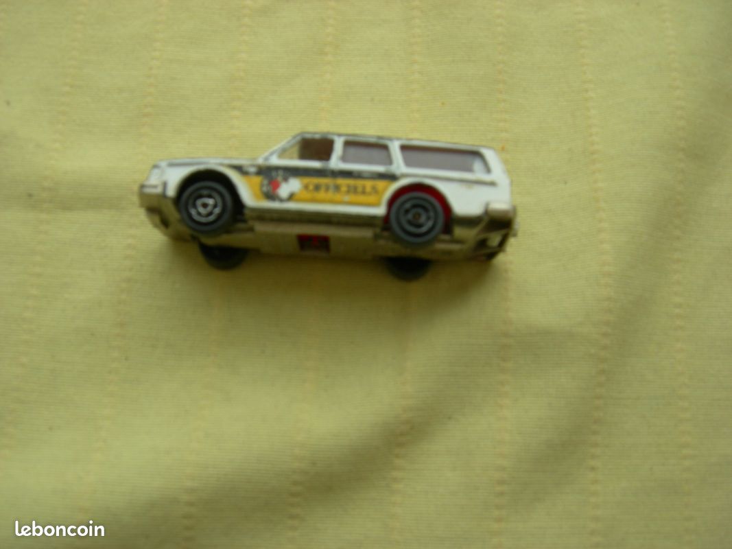 Volvo Break 245 DI Officiel Majorette N°220 miniature (image 4)
