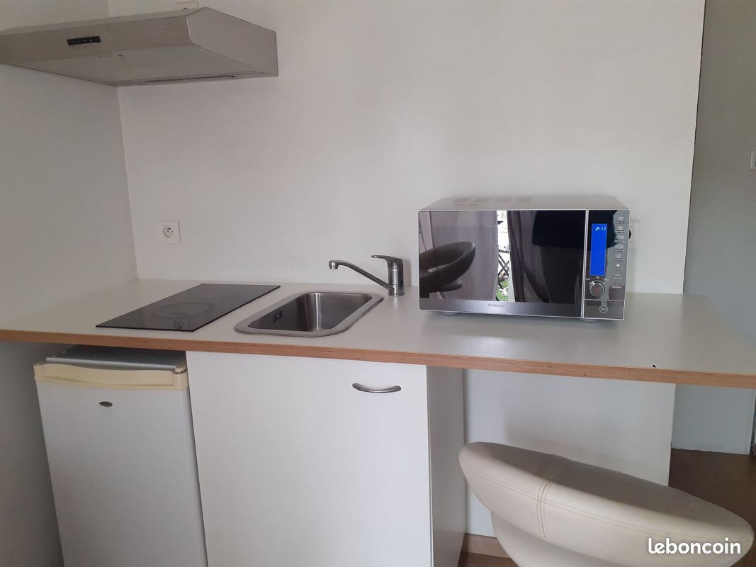 Particulier loue studio meublé, CLIMATISE, proche Agroparc et Avignon IDEAL ETUDIANT(E) (image 3)