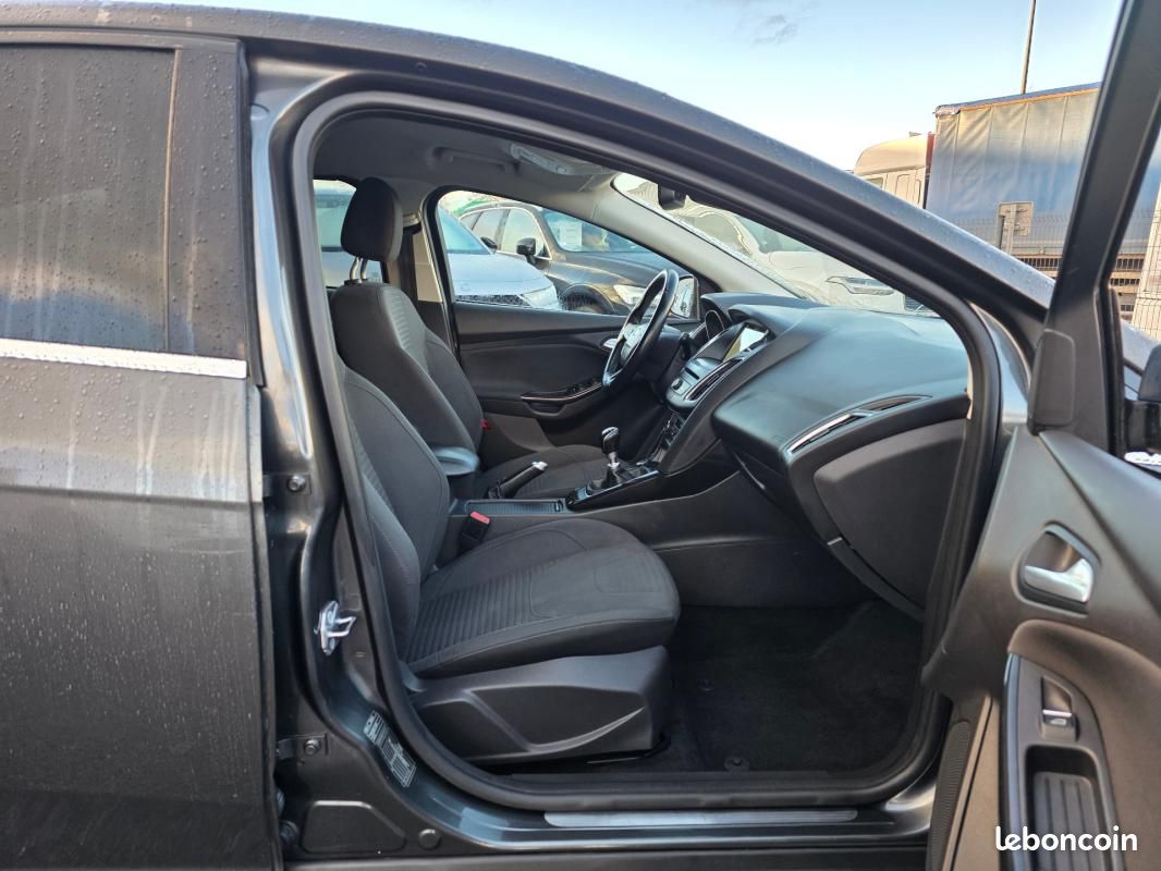 Ford Focus 1.0 EcoBoost 125 S&S Titanium (image 16)