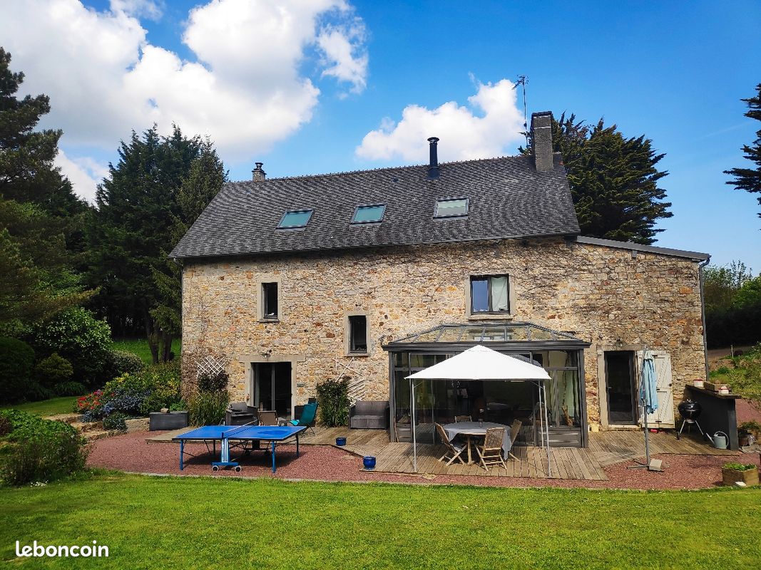 Maison /gîte en pierre avec véranda et grand jardin à 10 min à pied du centre ville (image 1)