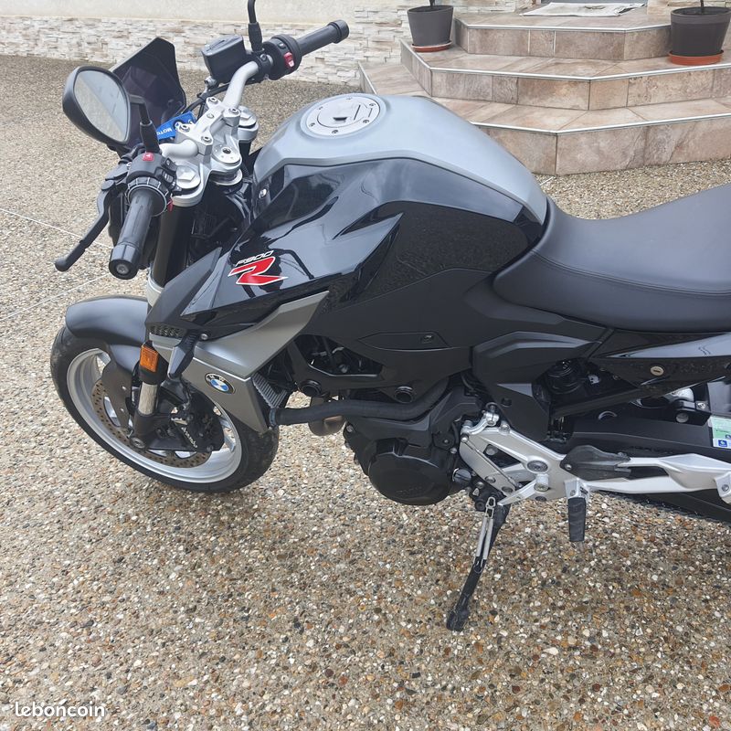 BMW F900 R excellent état + ligne arrow (image 1)