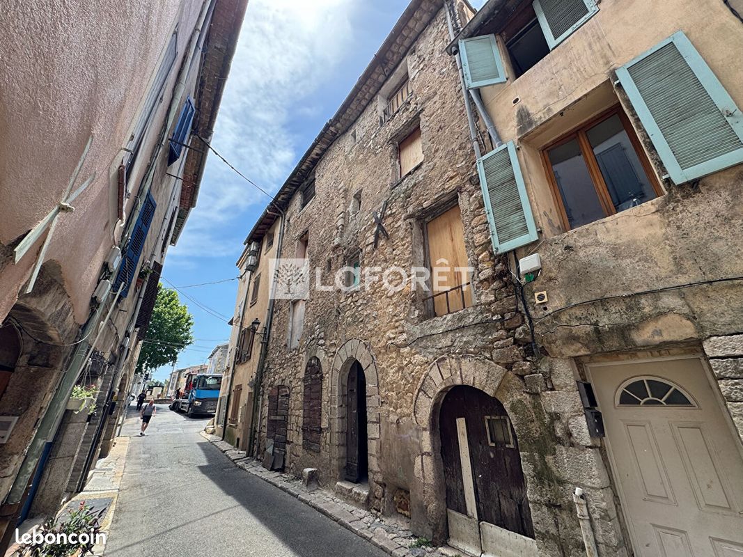 Immeuble 12 pièces 240 m² · à Saint-Maximin-la-Sainte-Baume · 240 m² · 191 200 €