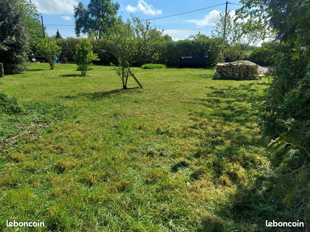 Terrain constructible 1308m² CHAUMERCENNE · 34 000 €