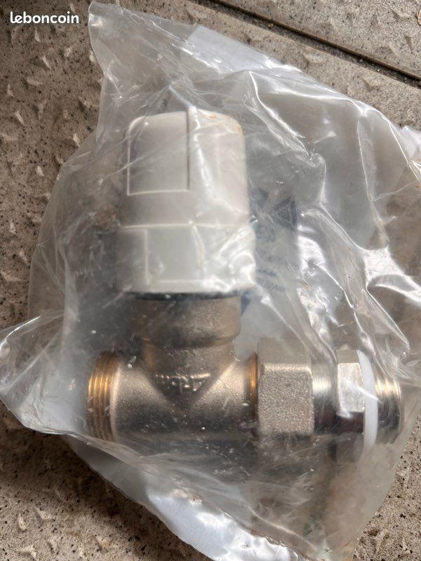 Robinet de radiateur droit à visser - M 1/2" - Thermostatisable - RBM (image 1)