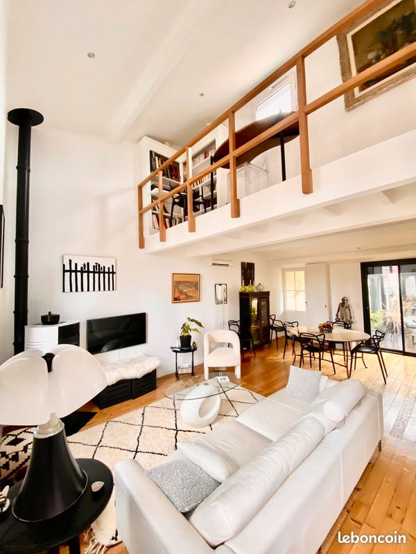 Magnifique T3 bis duplex avec terrasse intime , garage et cave pas de copropriété - Bordeaux 33000 (image principale 0)