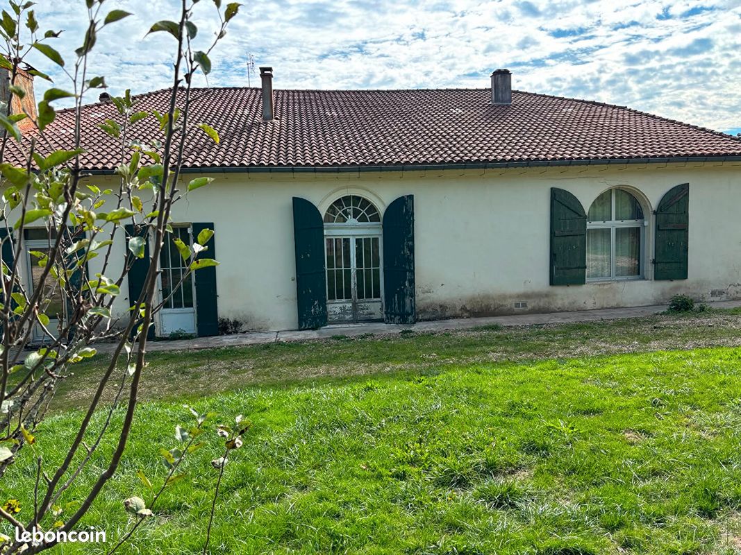 Maison 6 pièces 256 m² · à Coutras · 256 m² · 374 500 €