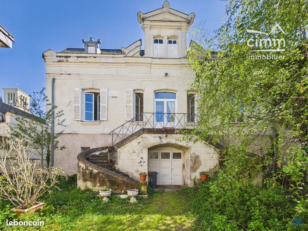 Maison 8 pièces 208 m² · à Longué-Jumelles · 208 m² · 170 000 €