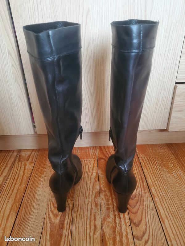 Bottes Femme BCBGeneration — Taille 9 US — Cuir Suédé Gris — Occasion — Style Booties