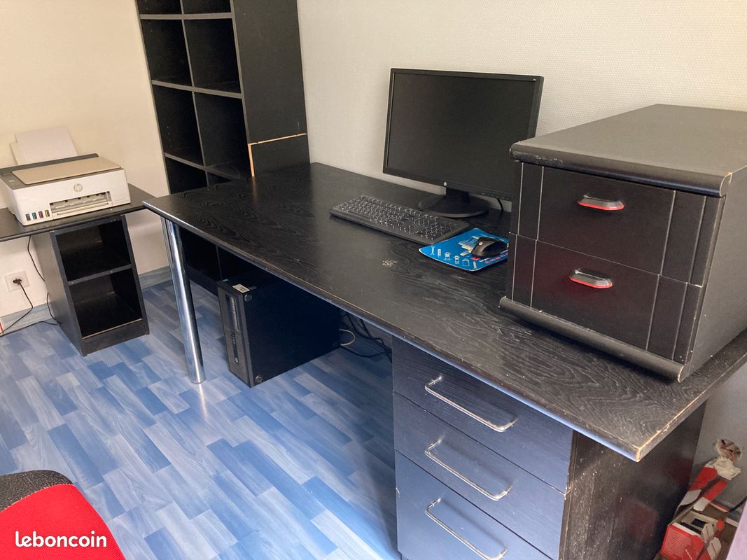 Bureau (image 1)