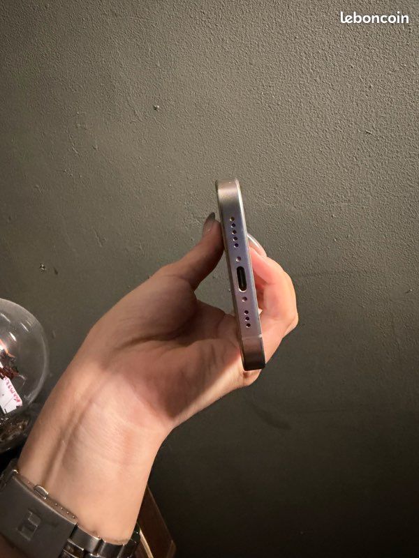IPhone 16 pro (image 3)