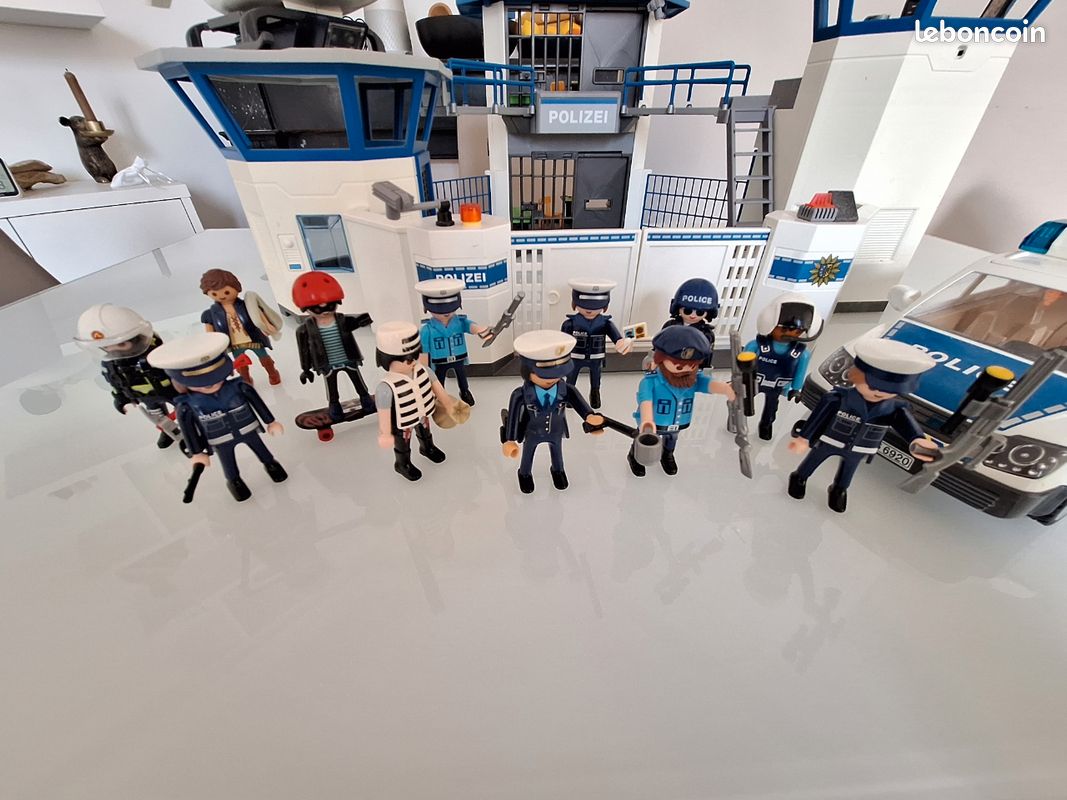 Gros Lot Playmobil Police – Commissariat, Véhicules, Personnages, Chiens Et Hélicoptère Vintage