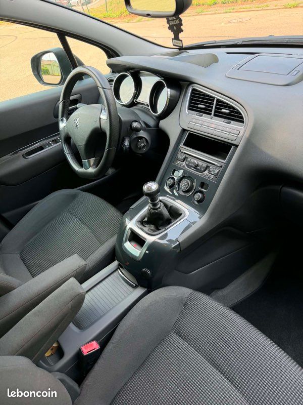Peugeot 5008 (image 3)