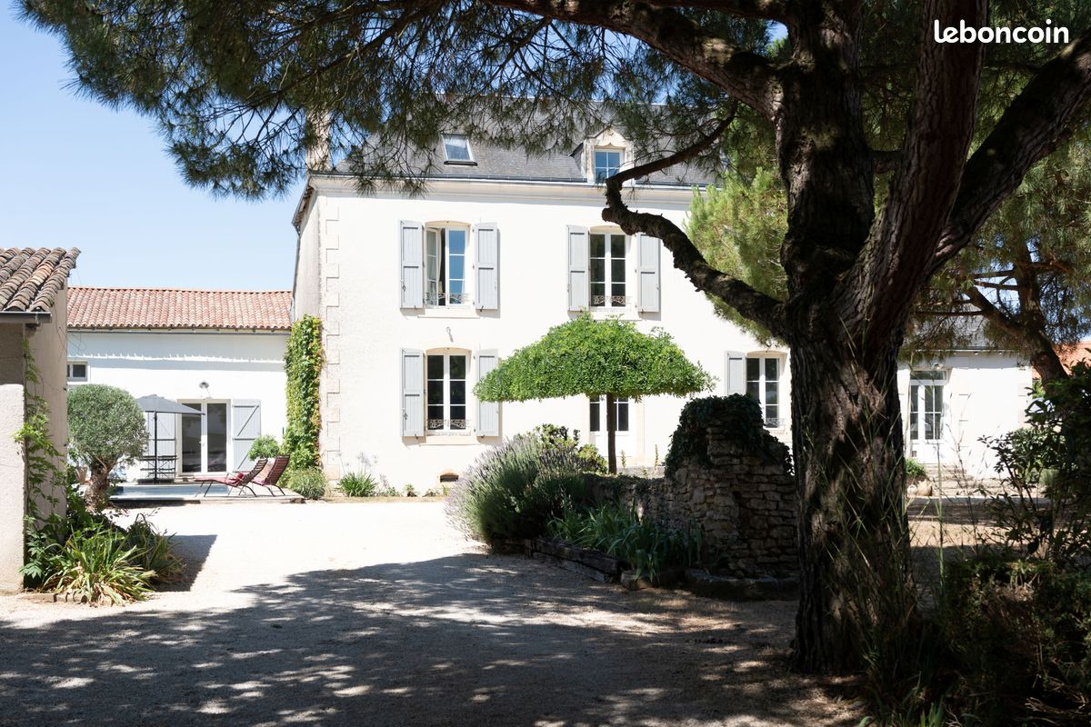 Maison 9 pièces 412 m² · à Vouillé · 412 m² · 625 000 €