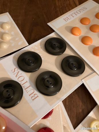 Lot De 10 Boutons Vintage En Plastique Rouge - 26 Mm, 4 Trous - Pour Couture, Remplacement - Occasion