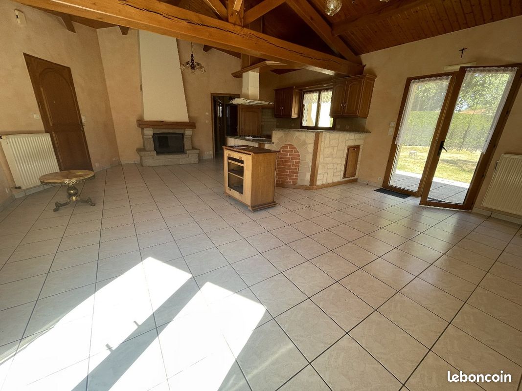 Maison 4 pièces 87 m² · à Montaigu-Vendée · 87 m² · 950 €