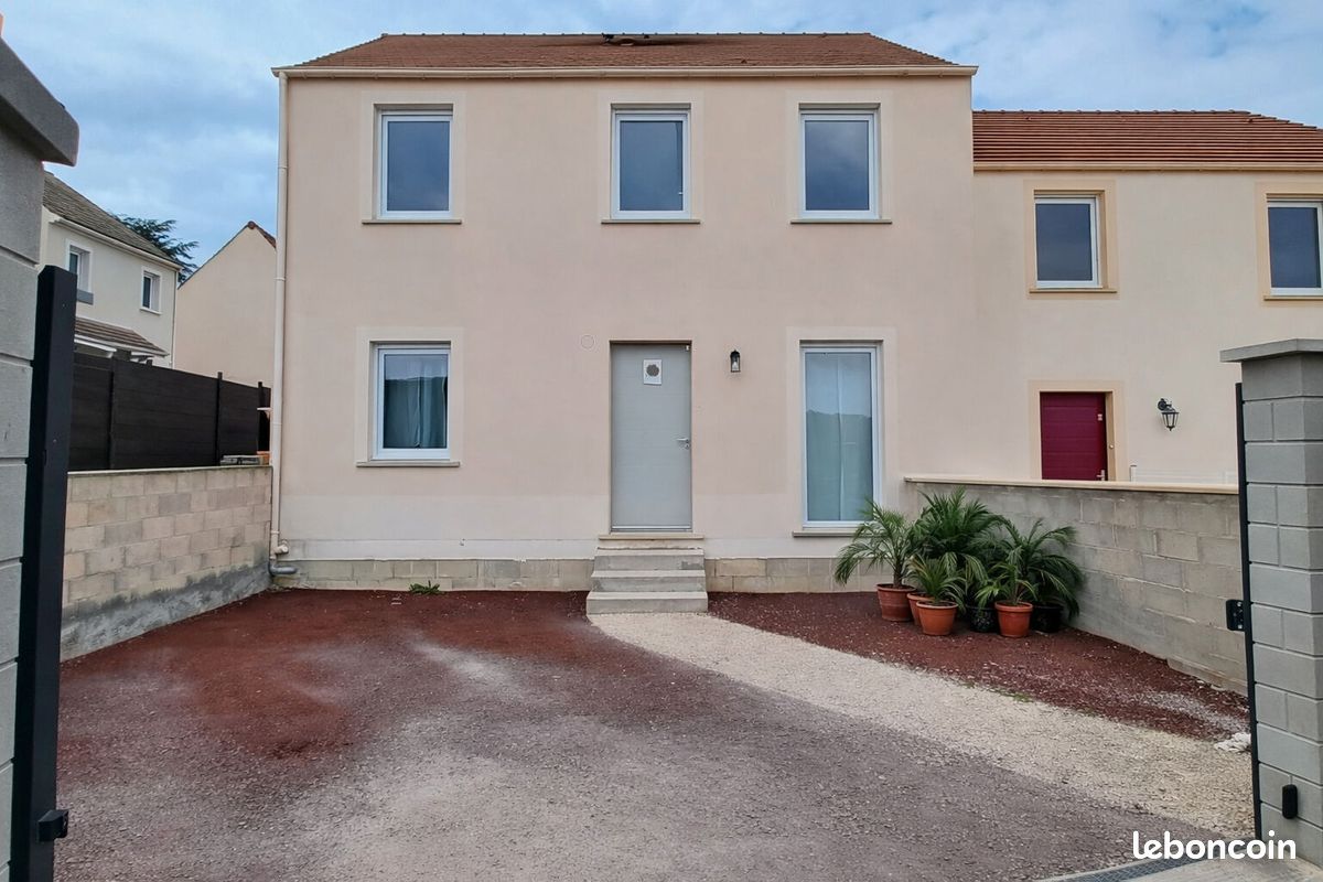 Maison 7 pièces 133 m² · à Épône · 133 m² · 359 900 €