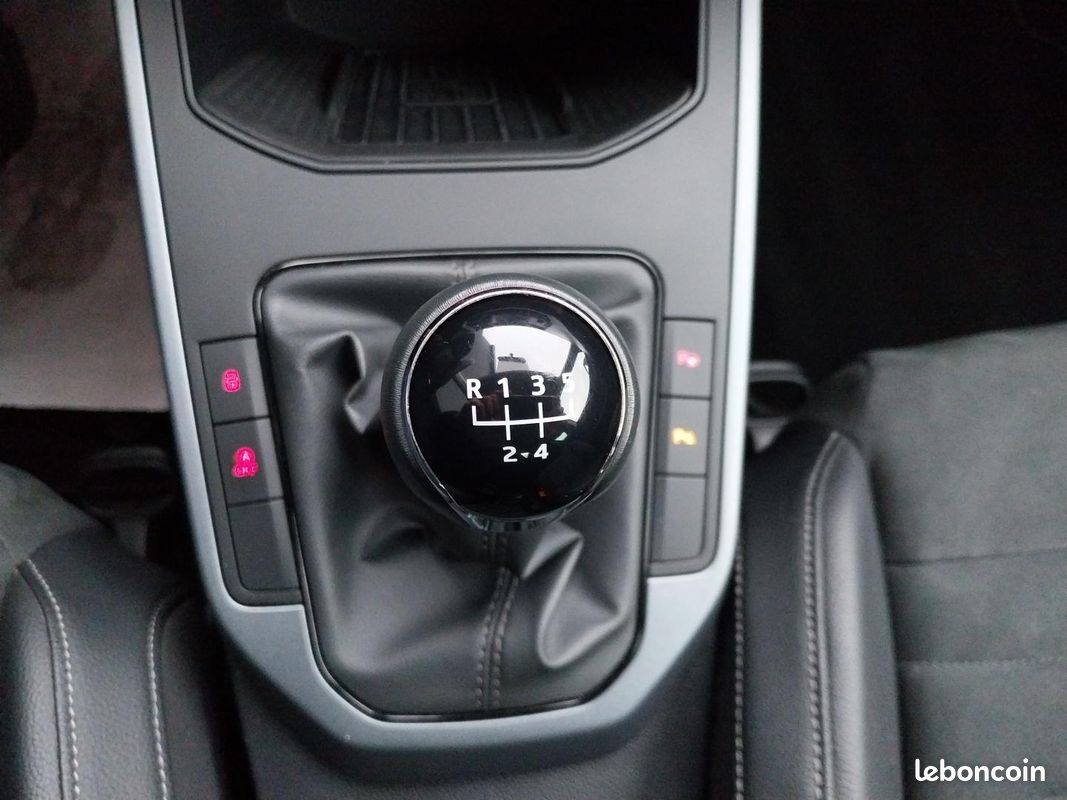 SEAT Arona 1.0 EcoTSI 95 ch Start/Stop BVM5 Urban (image 19)
