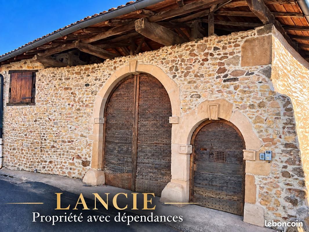 Maison 8 pièces 284 m² · à Lancié · 284 m² · 745 000 €