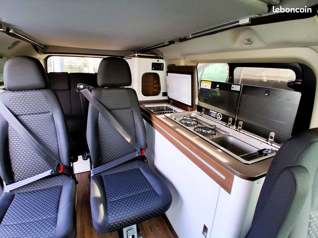Occasion 0 km Fourgon Van toit relevable Laika F100+ Urban sur Ford Transit Connect 150 cv Boite Auto + 6 places carte grise + Chauffage Webasto + Store + Jantes alus + 4 couchages (image 4)