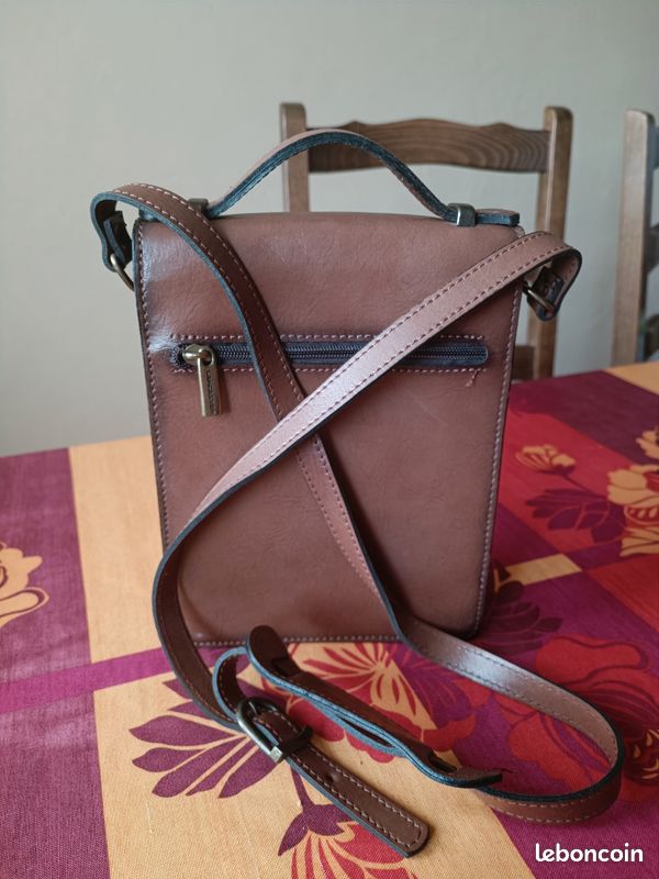 Pochette bandouliere homme lancaster Accessoires Bagagerie