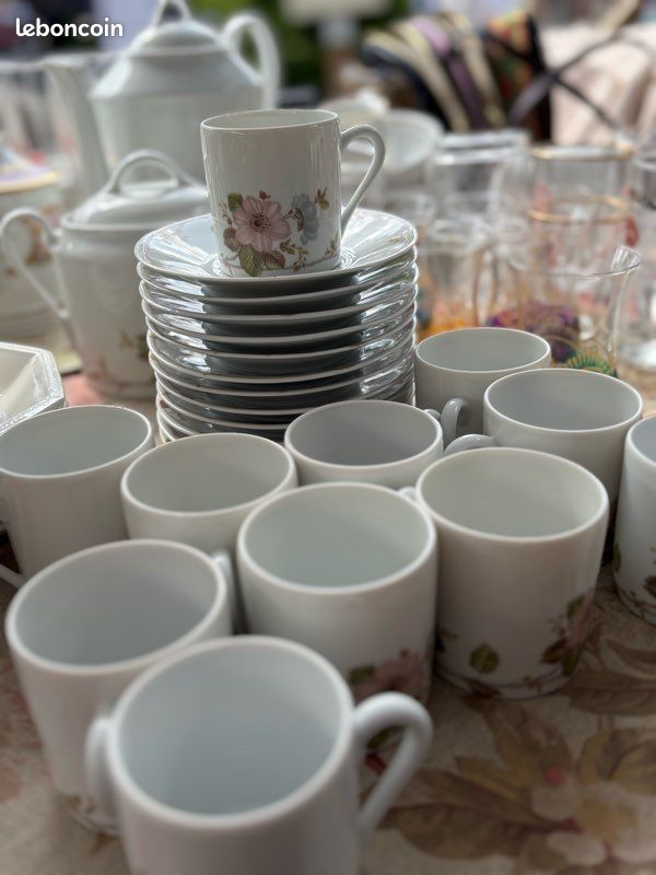 Service à café en porcelaine (image 1)