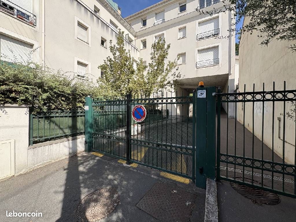 Studio 1 pièce 30 m² (image 1)