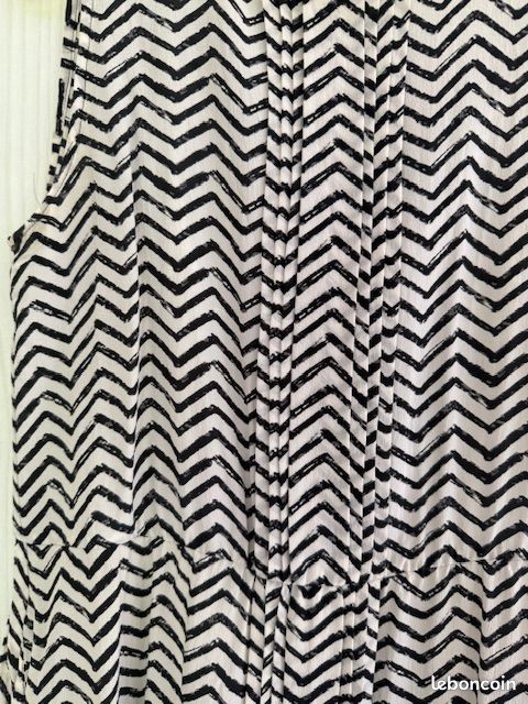Robe sans manches soie imprimée zig-zags noirs sur fond blanc (image 4)
