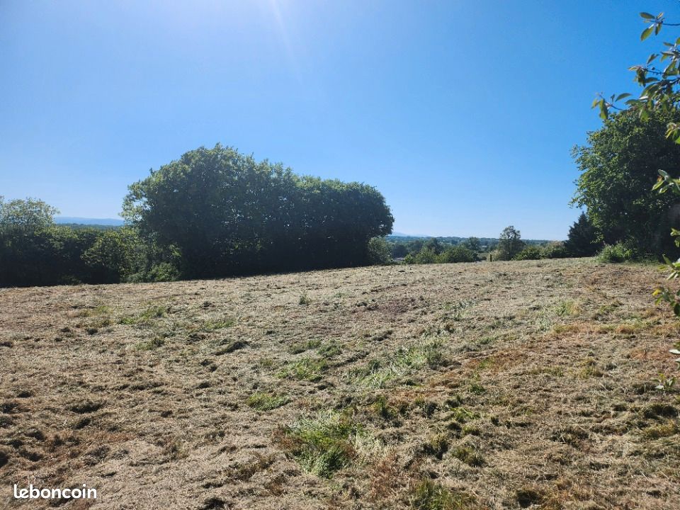 Terrain 130 m² · à Chalamont · 64 900 €