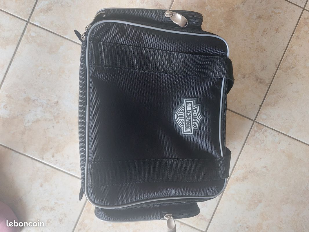 Sacs de voyage moto - Accessoires | Léo Harley-Davidson