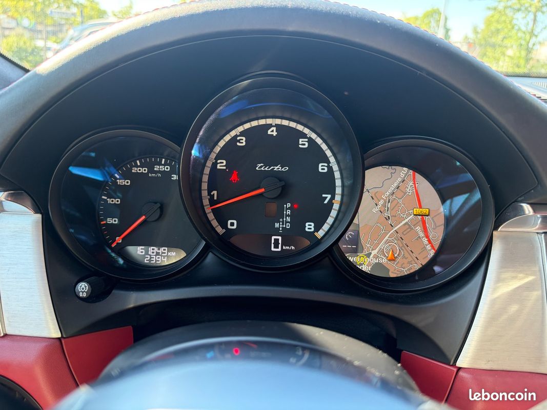 PORSCHE MACAN Turbo 3.6 V6 400 ch PDK avec CARPLAY / AUDIO BOSE / CAMERA (image 25)