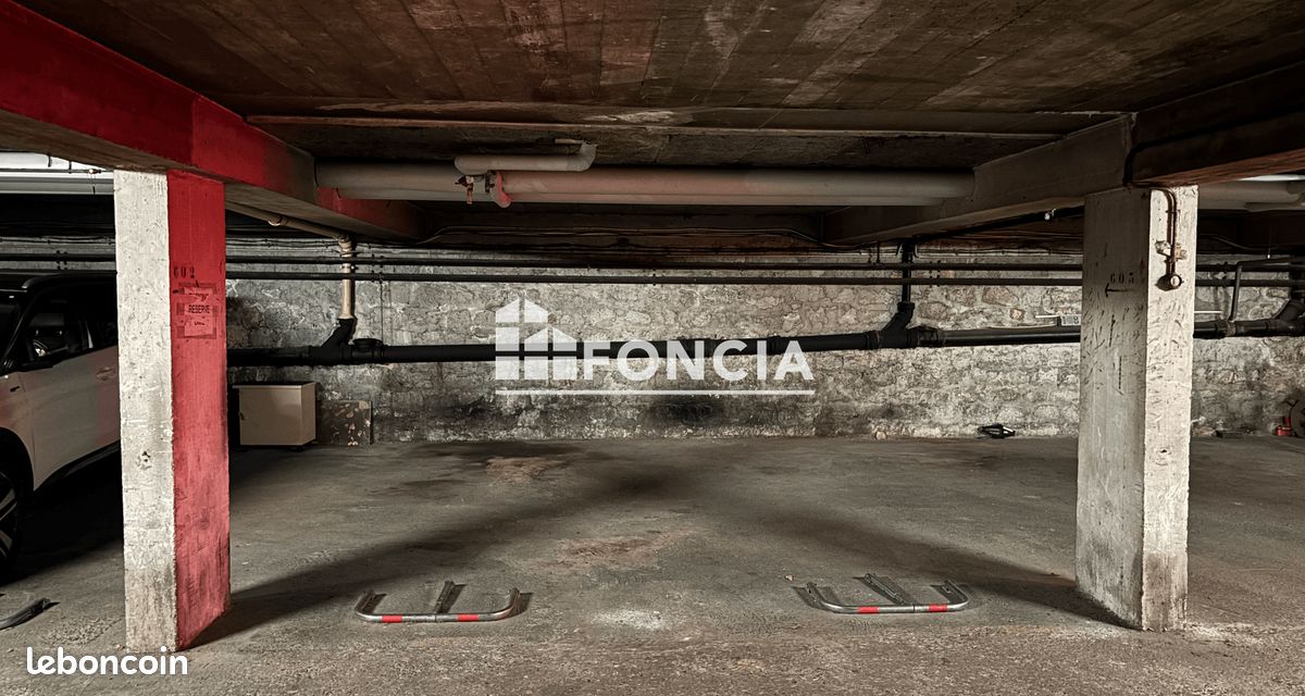 Parking · à Paris · 150 €/mois