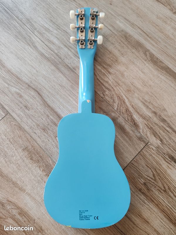 Tidlo – Guitare En Bois Bleue Avec 6 Cordes Nylon Accordables – Jouet Musical Dès 3 Ans (52x18x5 Cm)