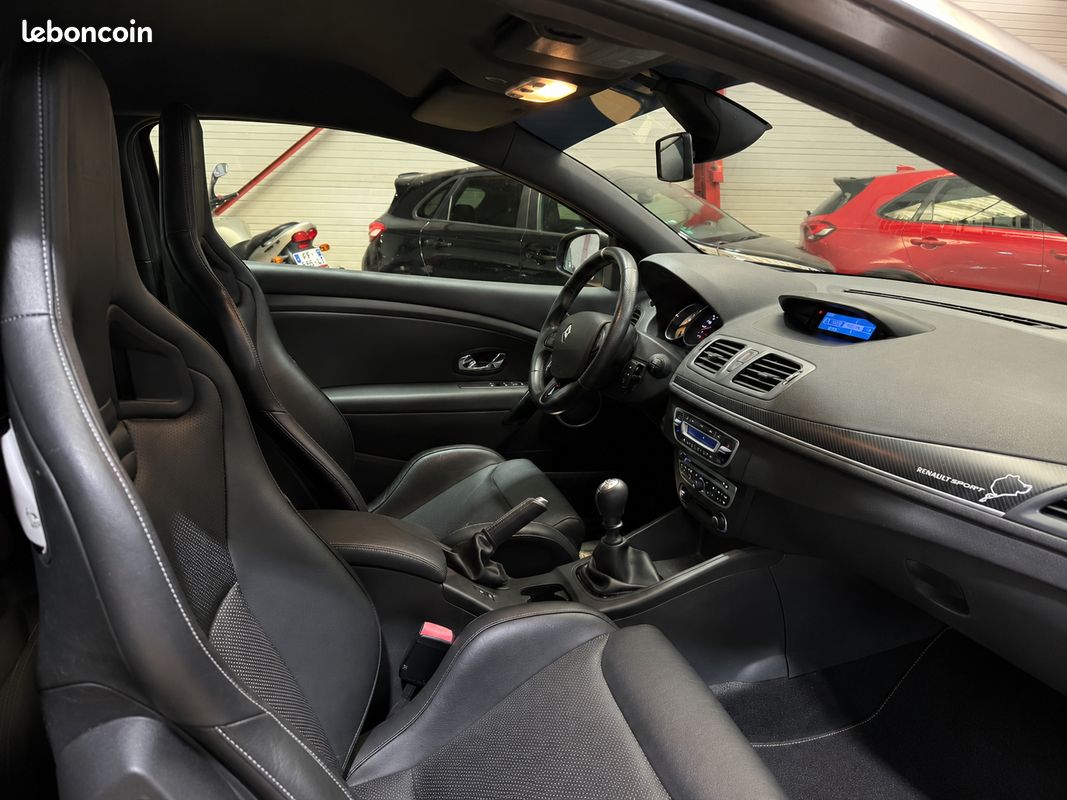 Renault Megane iii RS TROPHY numérotée 2.0 turbo 265 ch - Châssis Cup / Recaro Cuir / Différentiel Autobloquant / Radar ... (image 4)