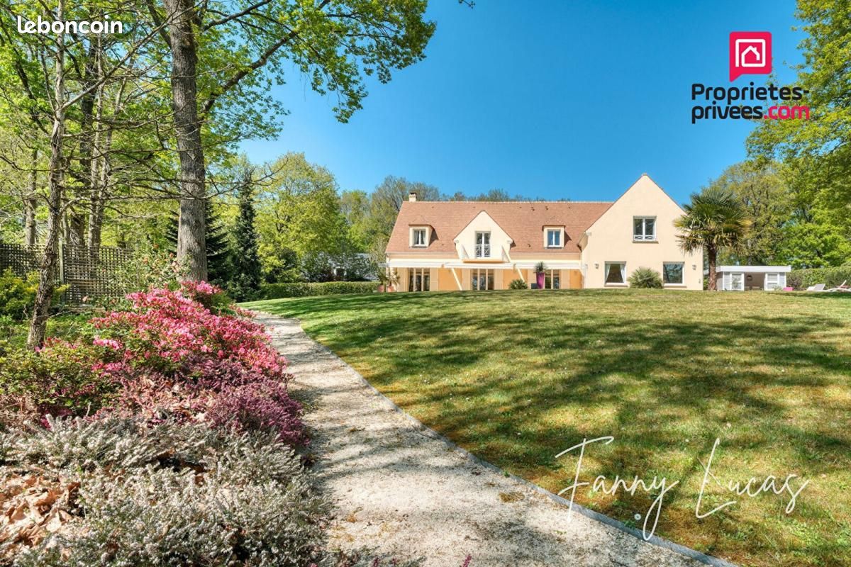 Maison 10 pièces 330 m² · à Janvry · 330 m² · 1 150 000 €