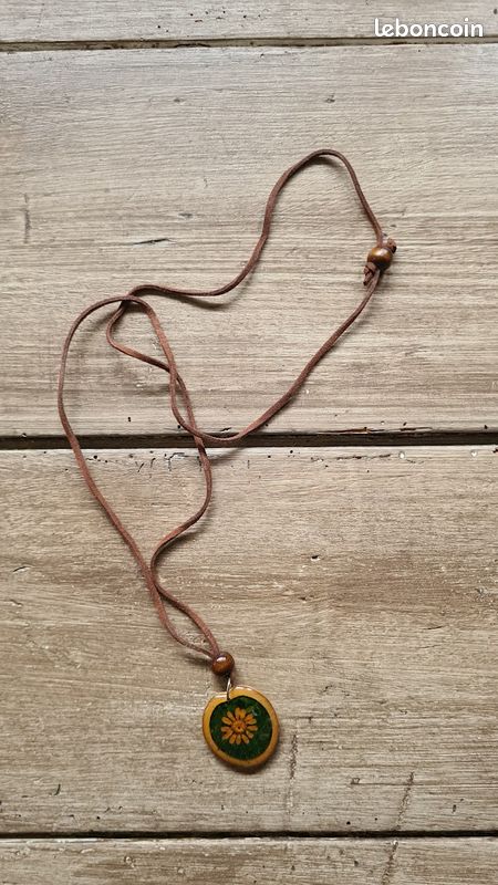 Collier Fantaisie En Bois - Occasion, Bon état, Style Naturel Et Artisanal