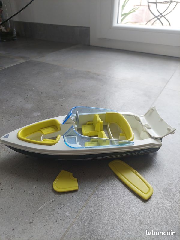 Vedette familiale bateau playmobil et ses personnages (image 6)
