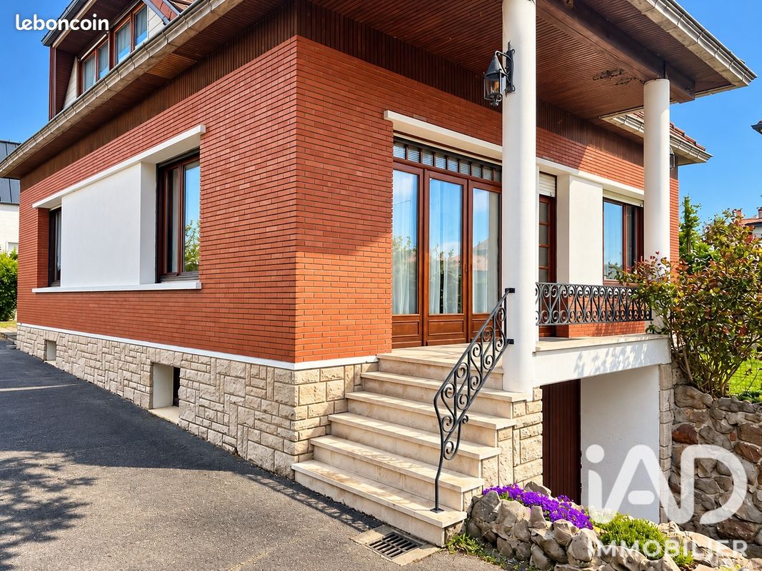 Maison 9 pièces 220 m² · à Féchain · 220 m² · 278 000 €