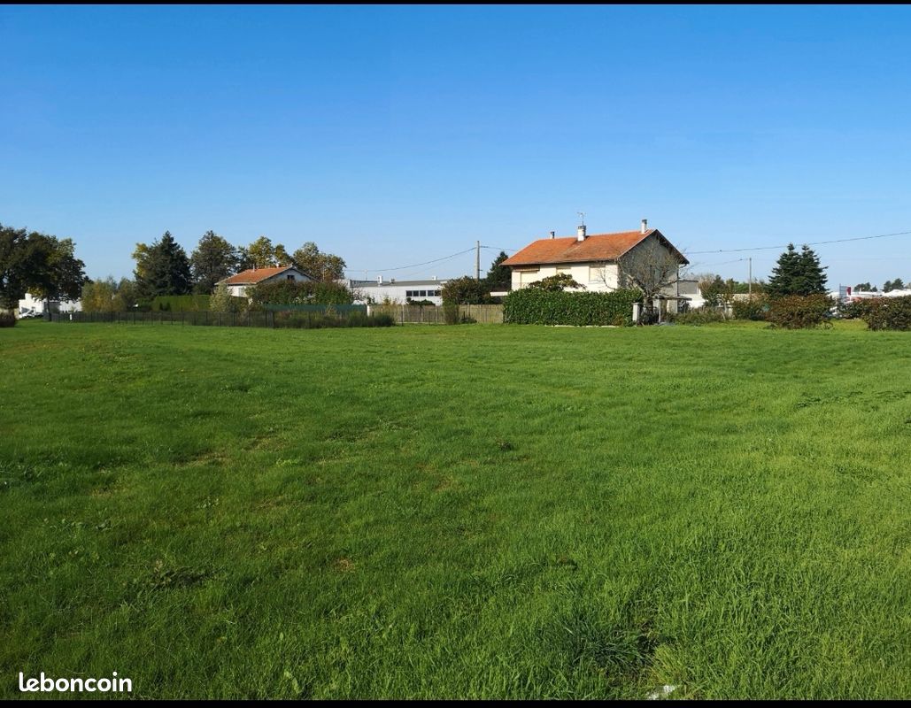 Terrain Constructible · à Feurs · 139 000 €