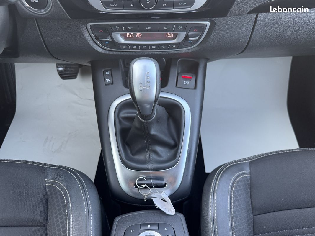 Renault SCENIC III 1.5 DCI 110CH BOSE 2015 EDC (image 16)