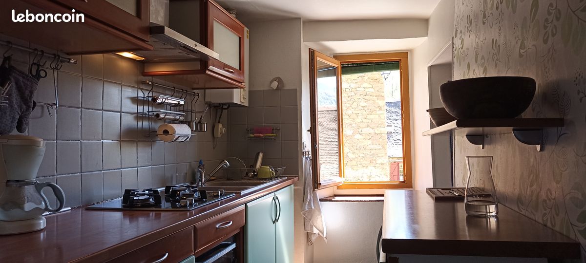 Maison traditionnelle dans un village de montagne (image 6)