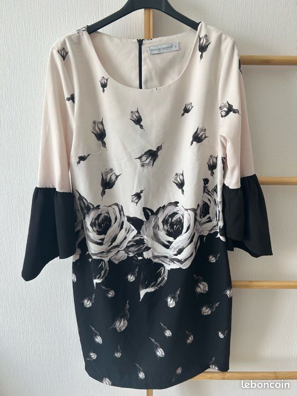 Robe courte Rinascimento à imprimé fleurs graphiques - Taille S (image 1)