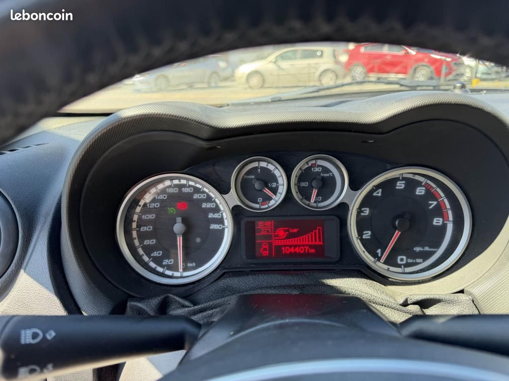 ALFA ROMEO MITO 0.9i TwinAir - 105 S&S Super clim + Radar AR (image 28)