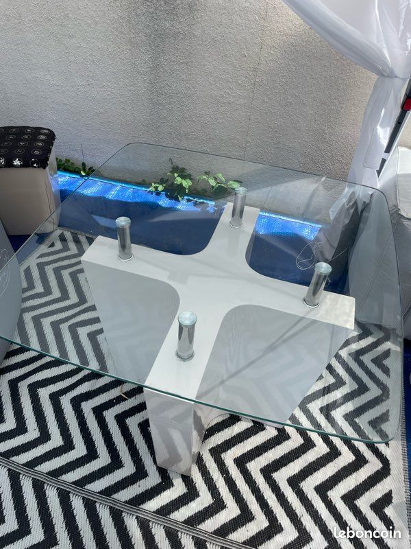 Table (image 3)