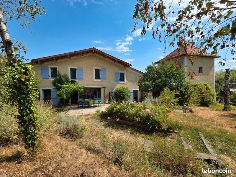 Maison 7 pièces 163 m² · à Glaine-Montaigut · 163 m² · 345 000 €
