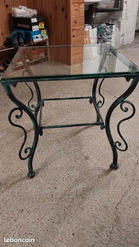 Petite Table en fer forgé et verre (image 2)