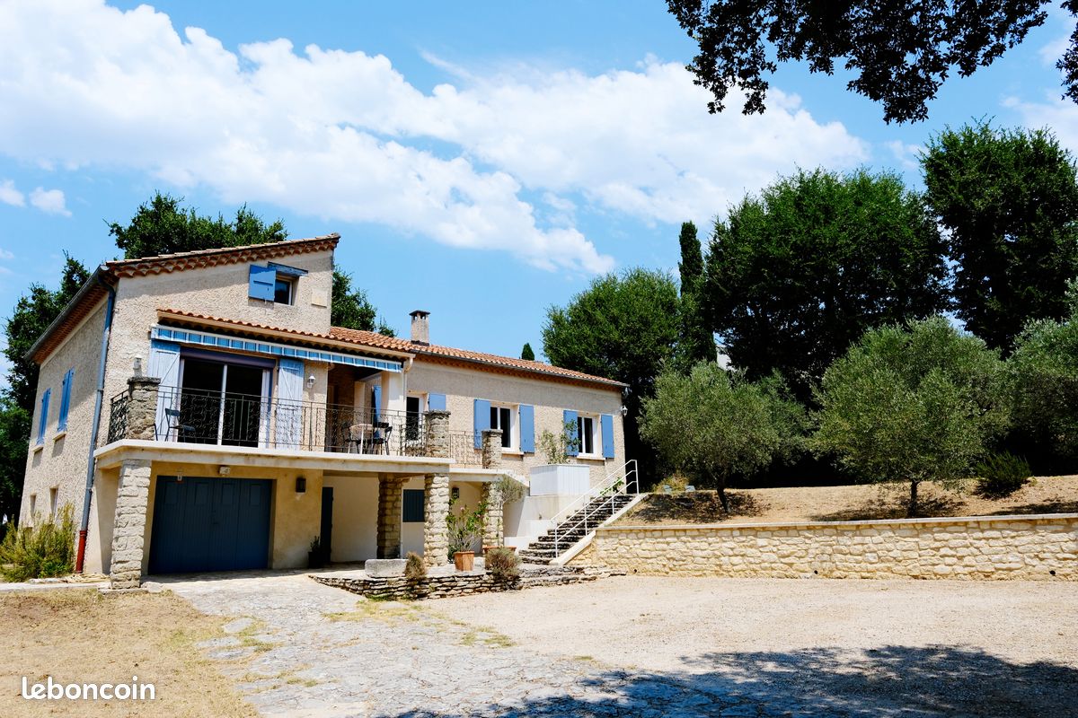 Maison 8 pièces 162 m² · à Robion · 162 m² · 549 000 €