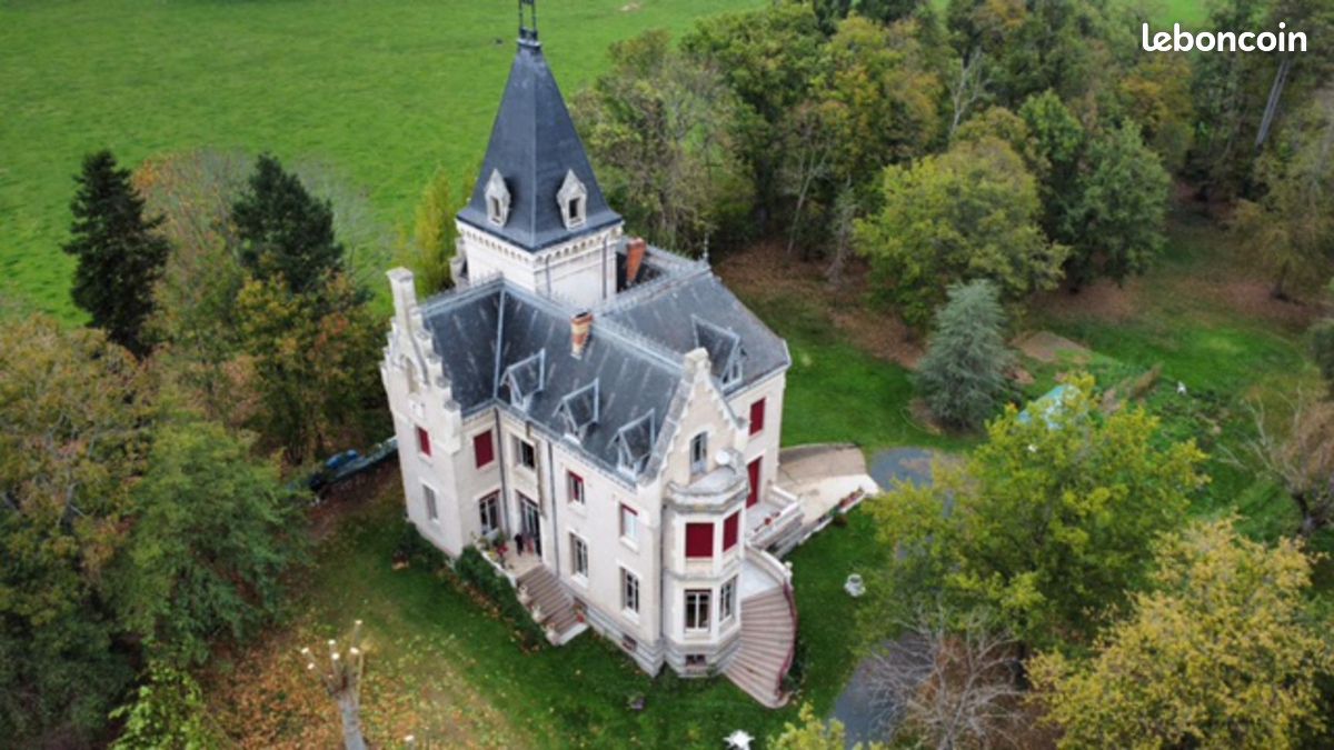 Maison 13 pièces 432 m² · à Chenay-le-Châtel · 432 m² · 499 000 €