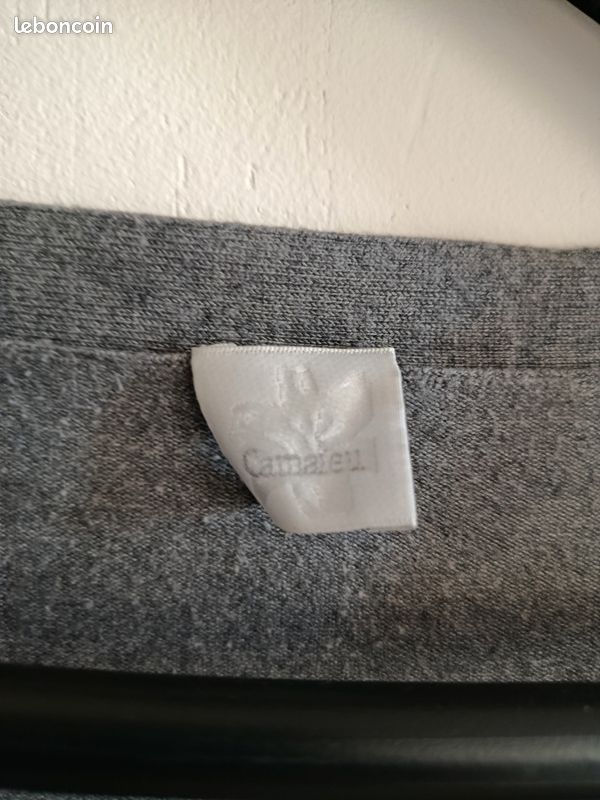Pull gris clair avec col rond (image 3)