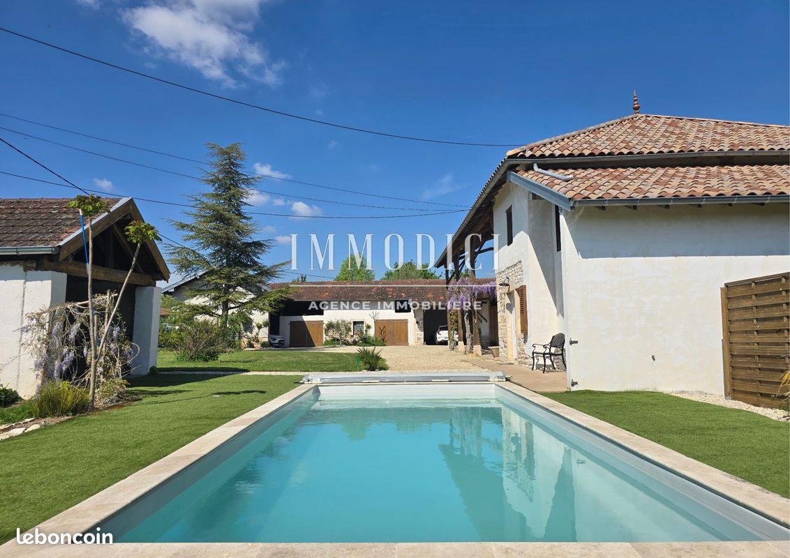 Maison 5 pièces 140 m² · à Bâgé-le-Châtel · 140 m² · 455 000 €